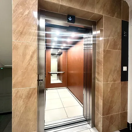 Dubois 7 - Self Check-in 20h - Lift Wroclaw