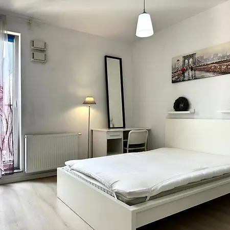 Dubois 7 - Self Check-in 20h - Lift 브로츠와프