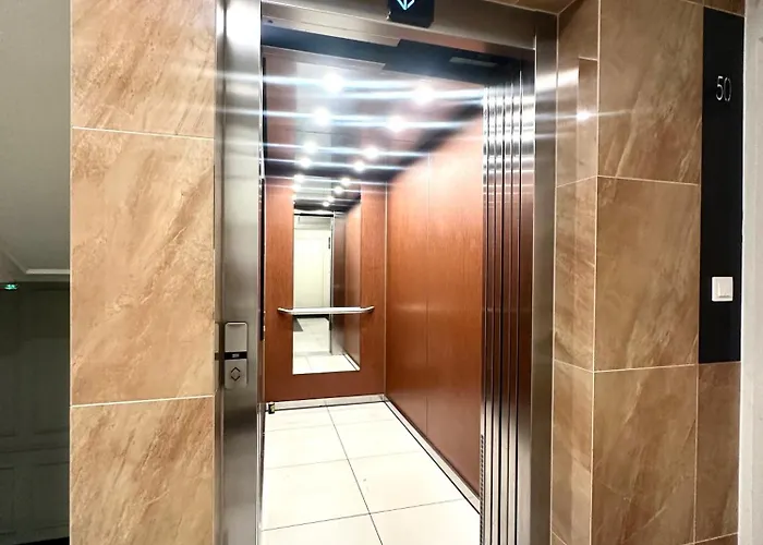 Dubois 7 - Self Check-in 20h - Lift Breslau